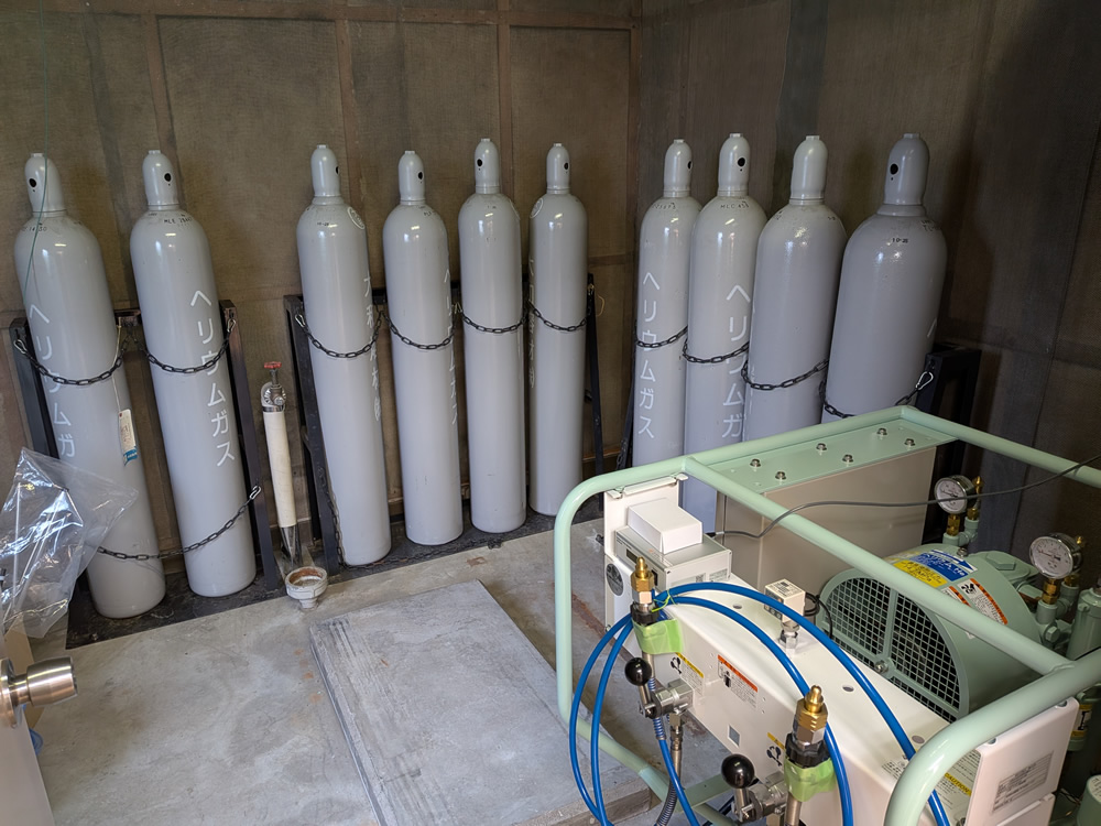 香川大学 ボンベと圧縮機
