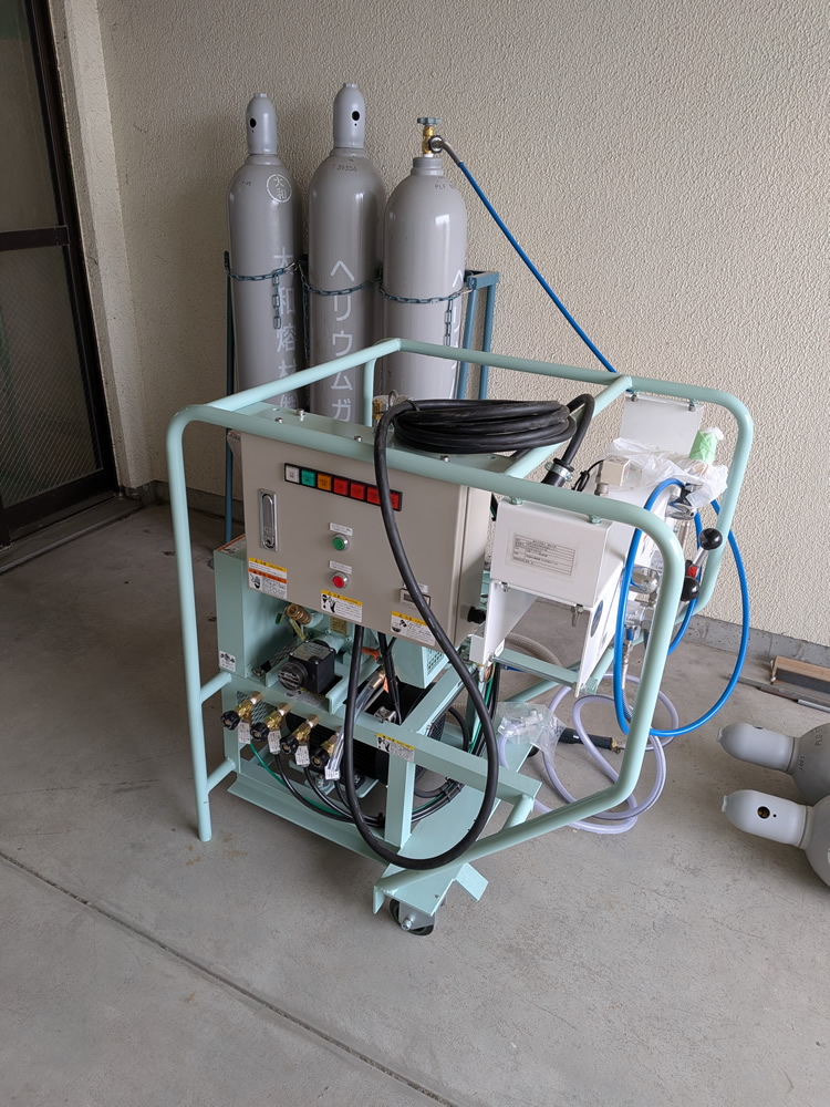 徳島大学 ボンベと圧縮機