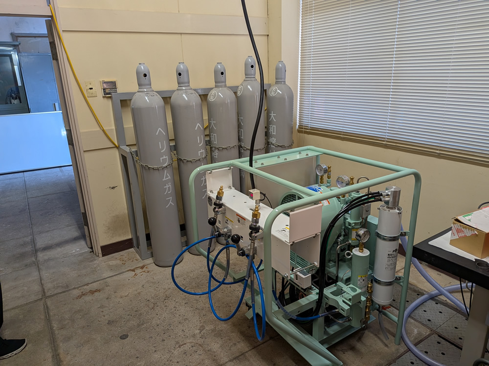 奈良高専 ボンベと圧縮機